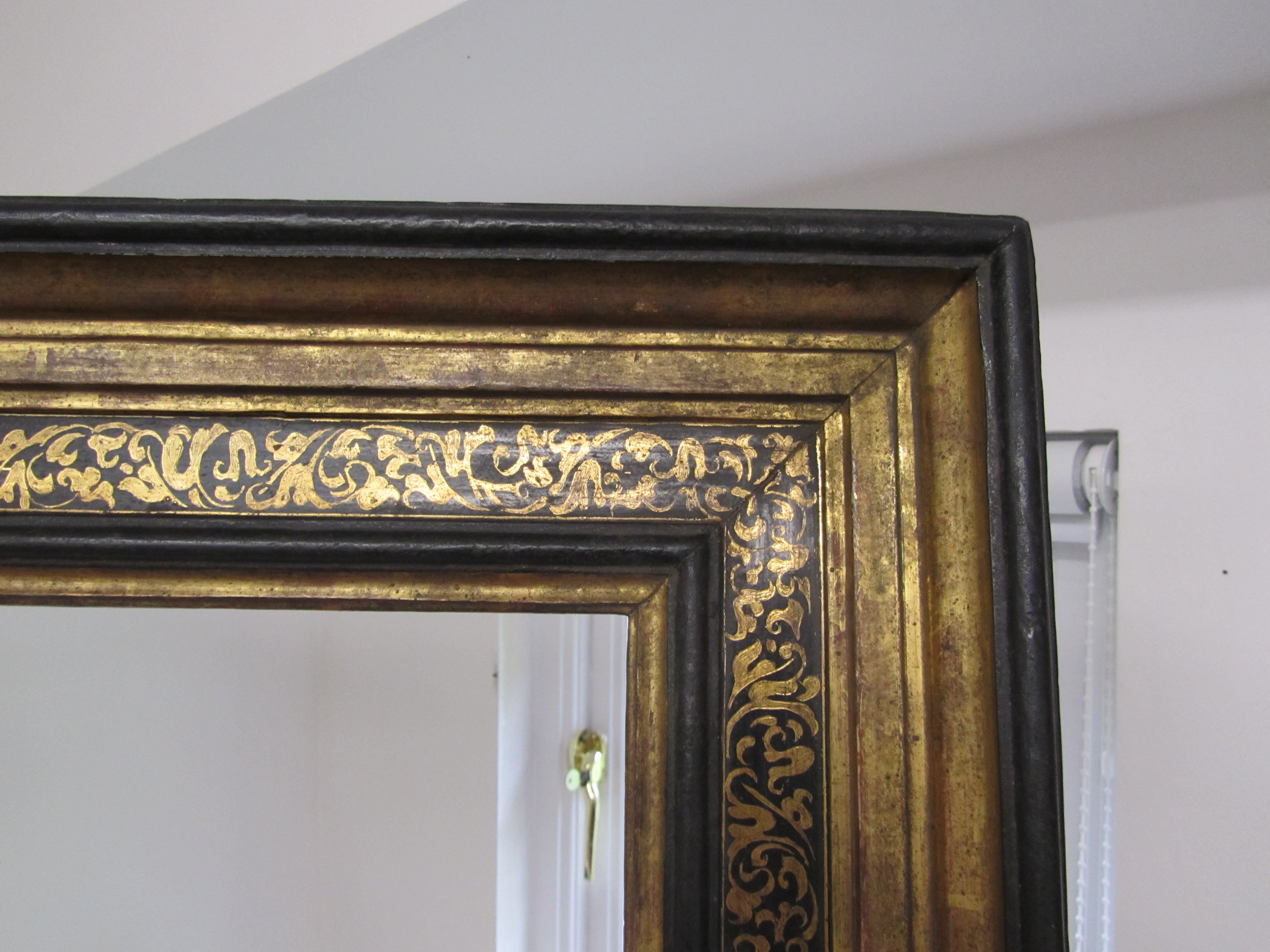 Italian reproduction frame with sgraffito decoration